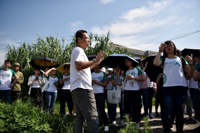 西沙湿地刘文亮老师为大家讲解