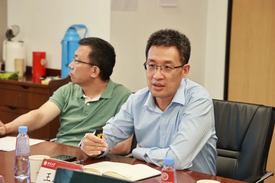 唐艳鸿进行介绍.jpg