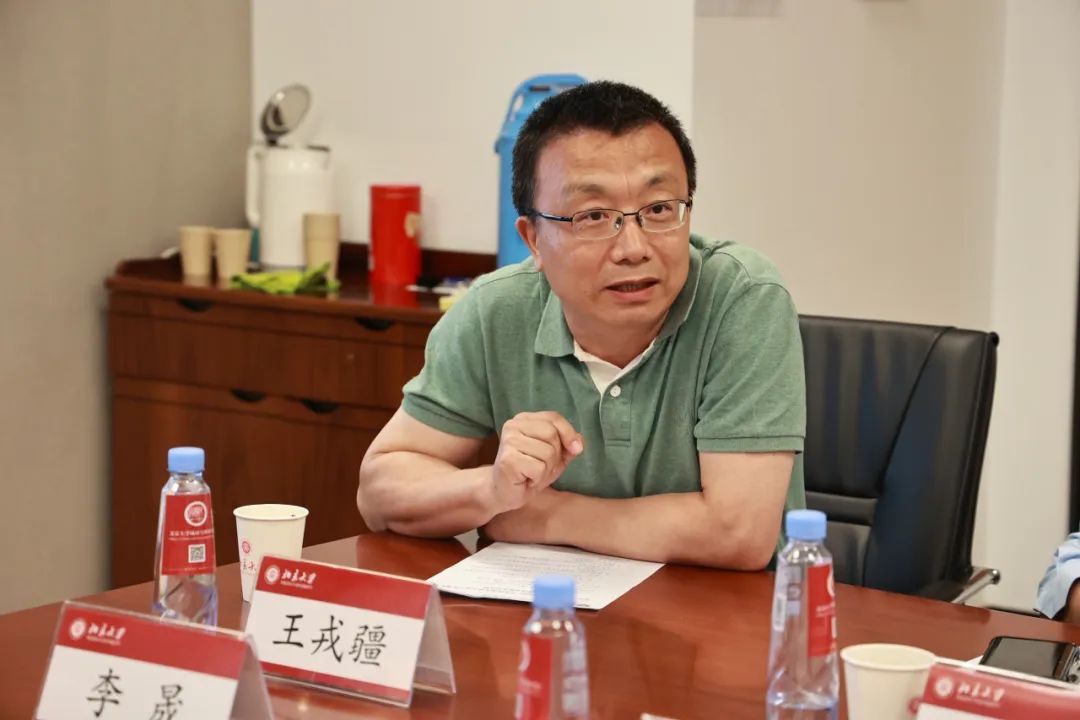 王戎疆进行介绍.jpg