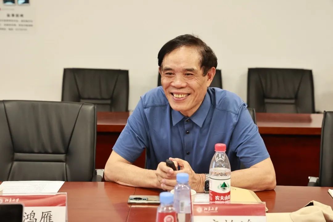 唐艳鸿进行介绍2.jpg